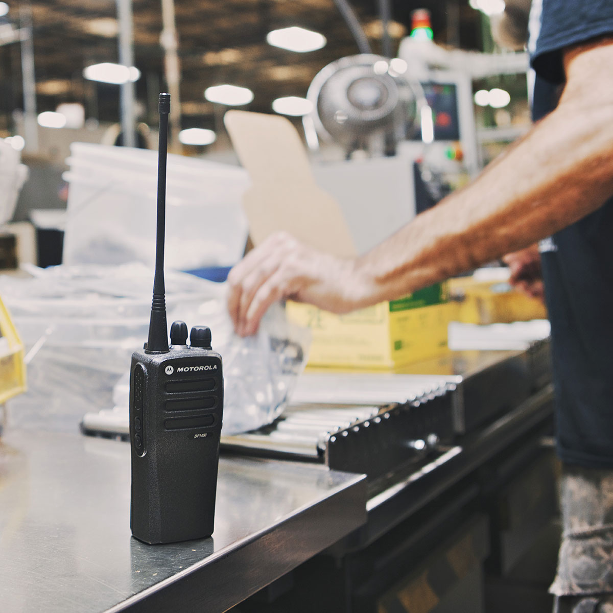 Motorola MOTOTrbo Radio de comunicación, en uso en fábrica